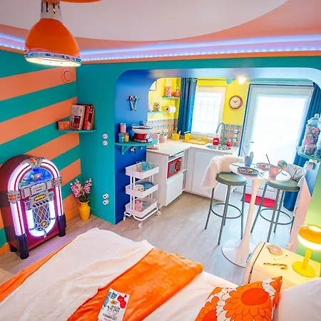 Retro Candy Lounge, Avec Terrasse Et Parking *