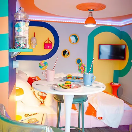 Retro Candy Lounge, Avec Terrasse Et Parking *