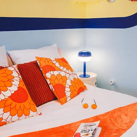 Retro Candy Lounge, Avec Terrasse Et Parking