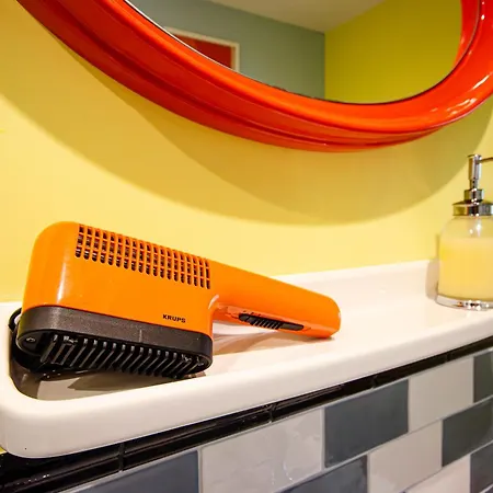 Retro Candy Lounge, Avec Terrasse Et Parking *