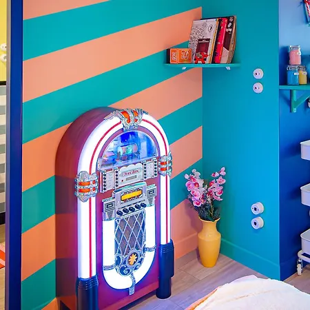 Retro Candy Lounge, Avec Terrasse Et Parking 公寓 *
