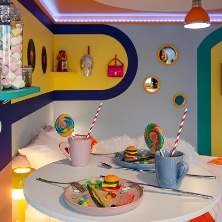 Retro Candy Lounge, Avec Terrasse Et Parking *