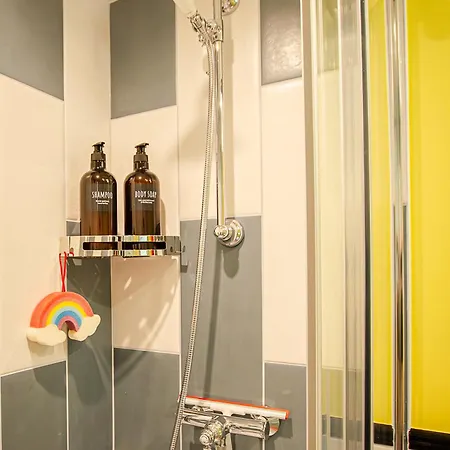 Retro Candy Lounge, Avec Terrasse Et Parking *