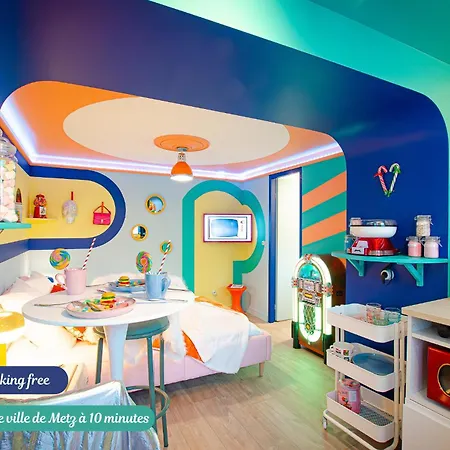 Retro Candy Lounge, Avec Terrasse Et Parking