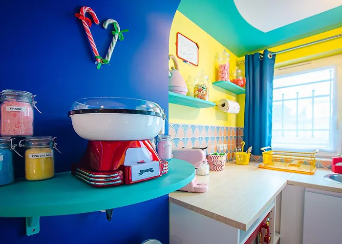 Retro Candy Lounge, Avec Terrasse Et Parking