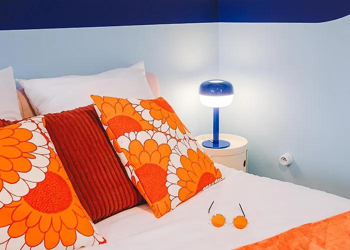 Retro Candy Lounge, Avec Terrasse Et Parking