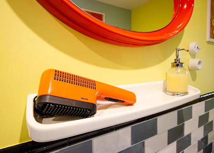 Retro Candy Lounge, Avec Terrasse Et Parking *