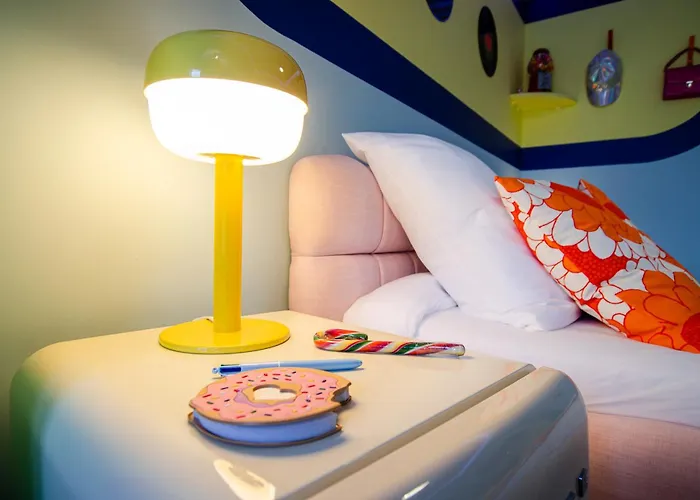 Retro Candy Lounge, Avec Terrasse Et Parking