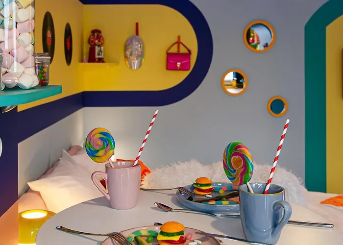 Retro Candy Lounge, Avec Terrasse Et Parking *